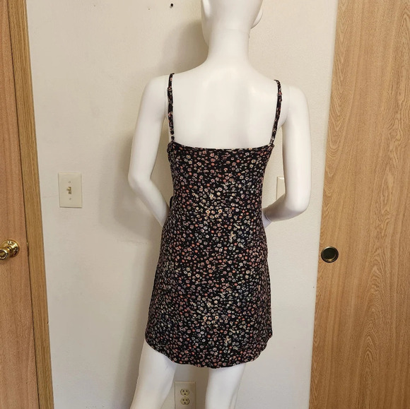 Black floral Stitch and Pine dress size large‎ - Picture 6 of 12